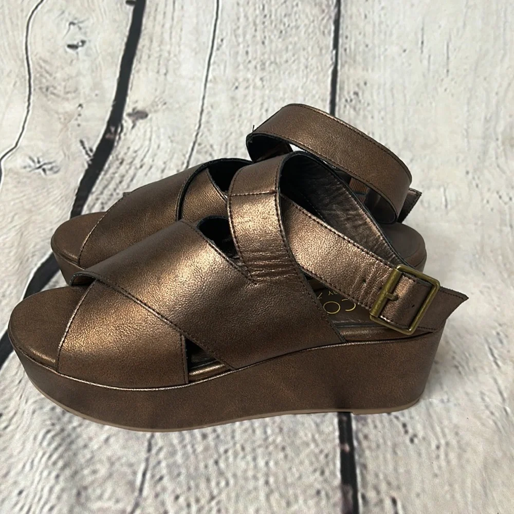 Coconuts by Matisse Metallic Bronze Brown Criss Cross Platform Sandal Size 6